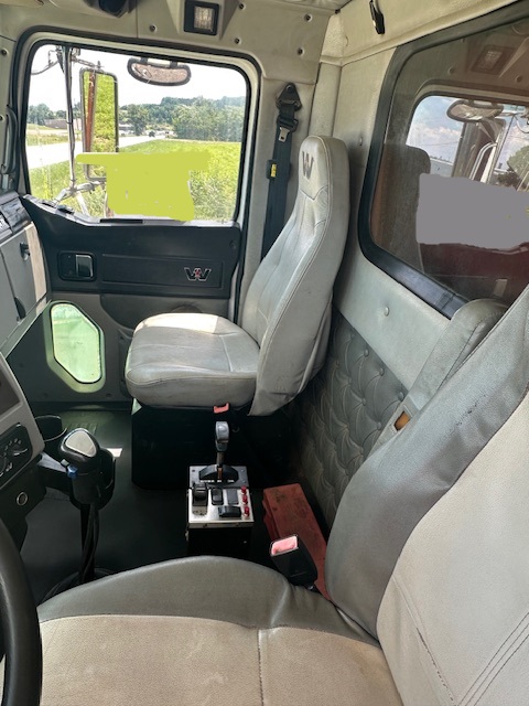 2013 WESTERN STAR 4700 - Image 8